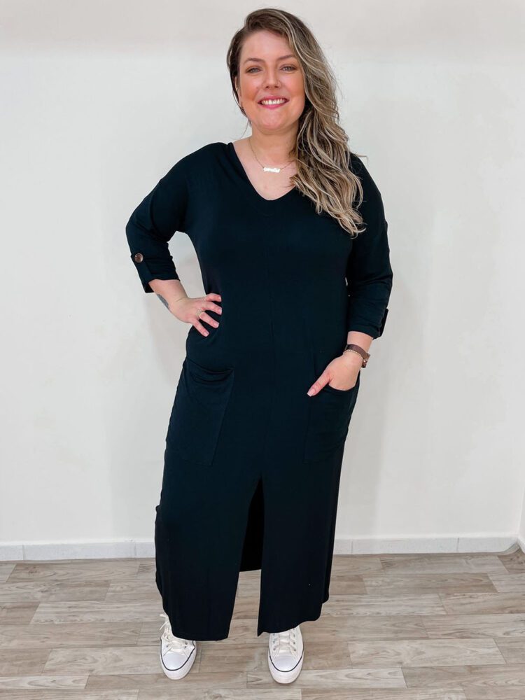 Vestido Plus Size em Malha com Bolsos e Fenda Frontal