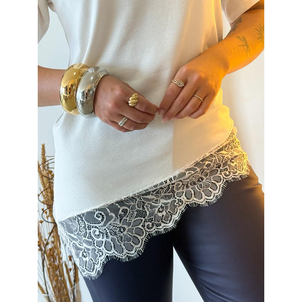 Blusa Assimétrica Com Renda Off