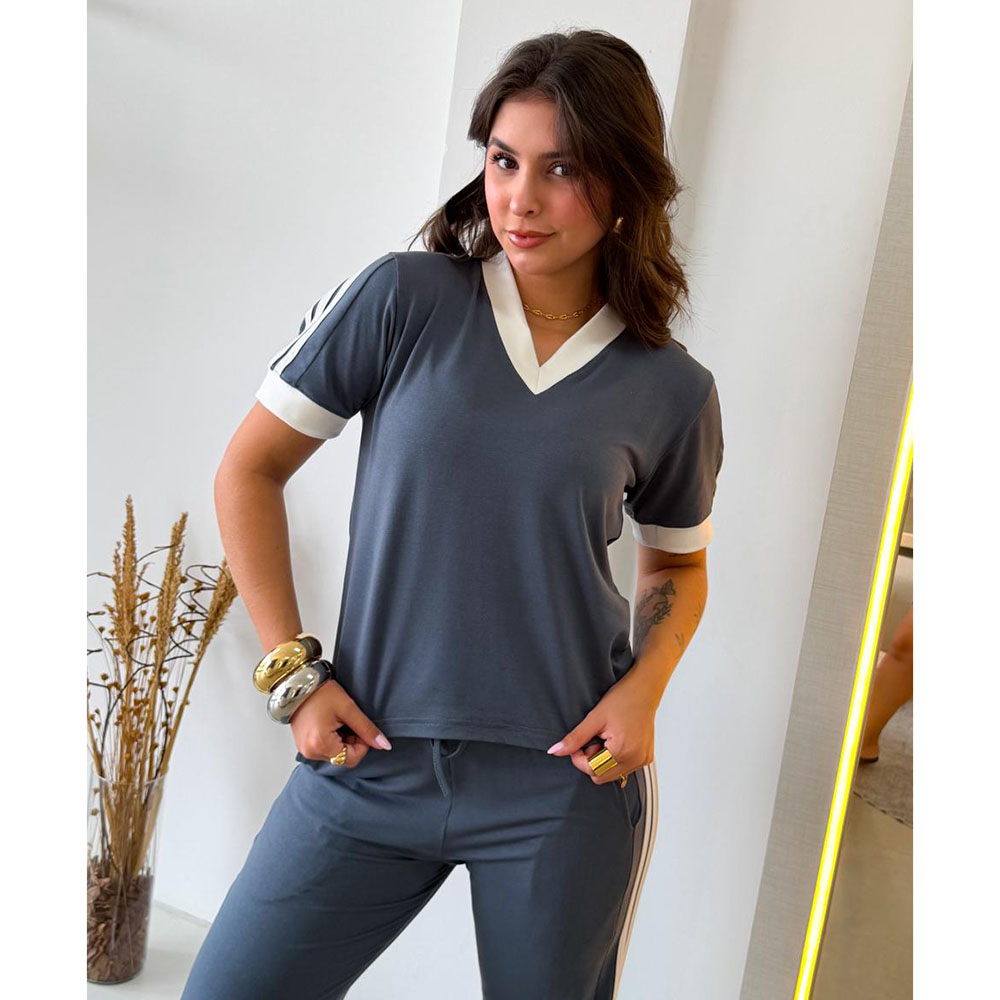 Conjunto Com Listras Laterais Cinza