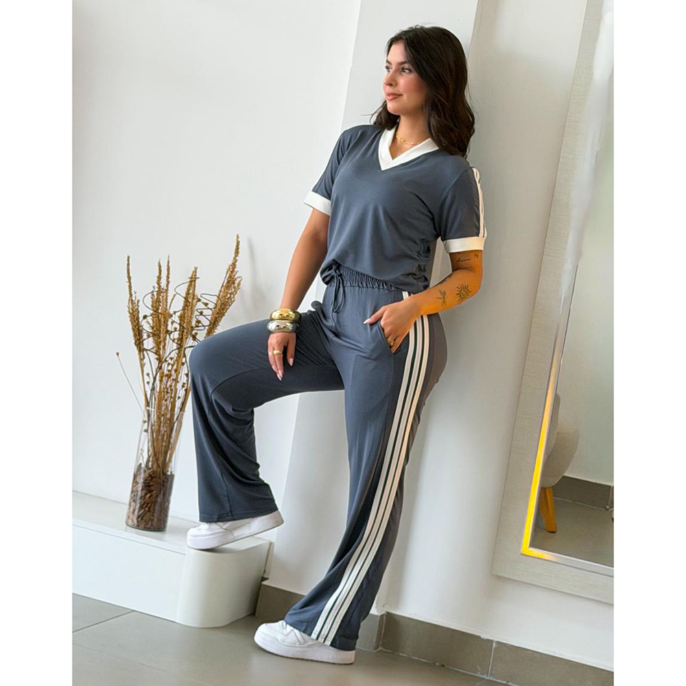 Conjunto Com Listras Laterais Cinza
