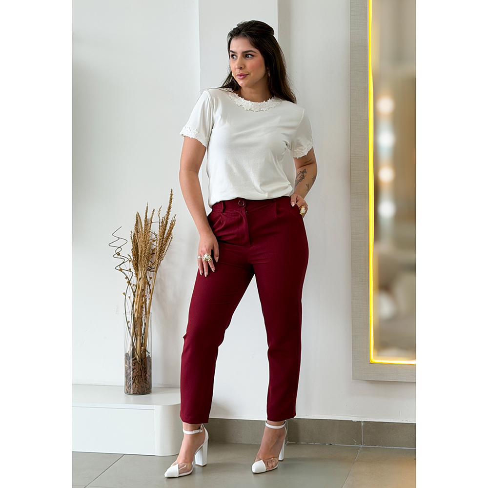 Blusa Branca Com Aplicação De Flores