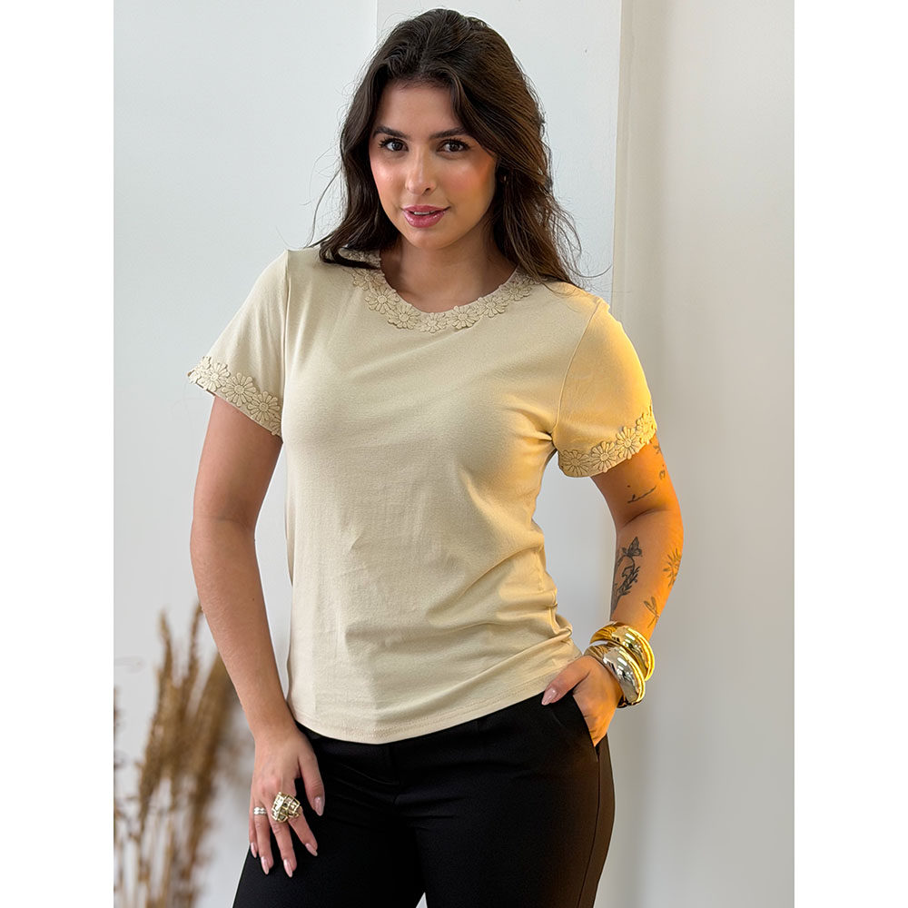 Blusa Nude Com Aplicação De Flores