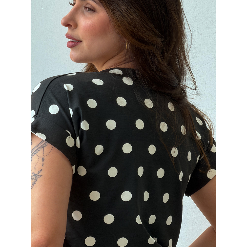 T-shirt Poá Preto Com Off